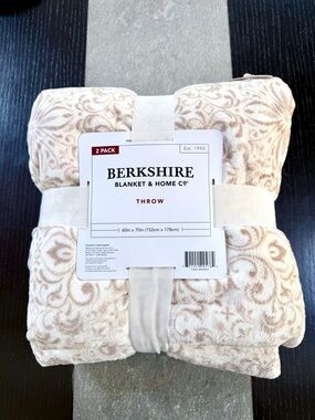 NWT 2-Pack Berkshire Swirl Plush Throw Blanket 60” x 70” Cream snd Tan
